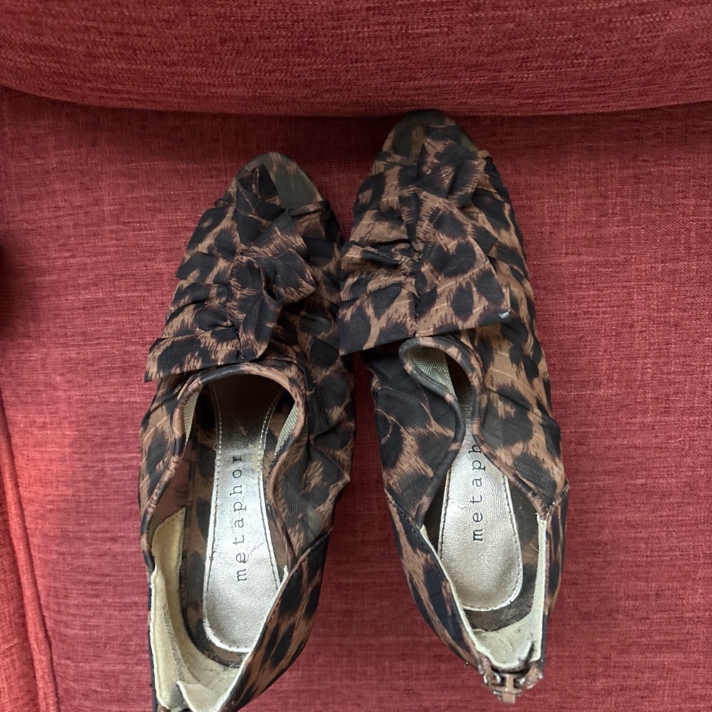 Metaphor Brown Heeled Shoes with Animal Print